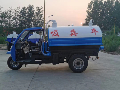 五征簡(jiǎn)易棚三輪吸糞車 高效實(shí)用的清潔好幫手